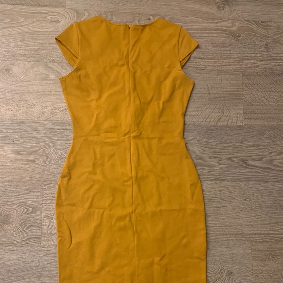 Dresscode LA Mustard Sleeveless Dress - Picture 2 of 2